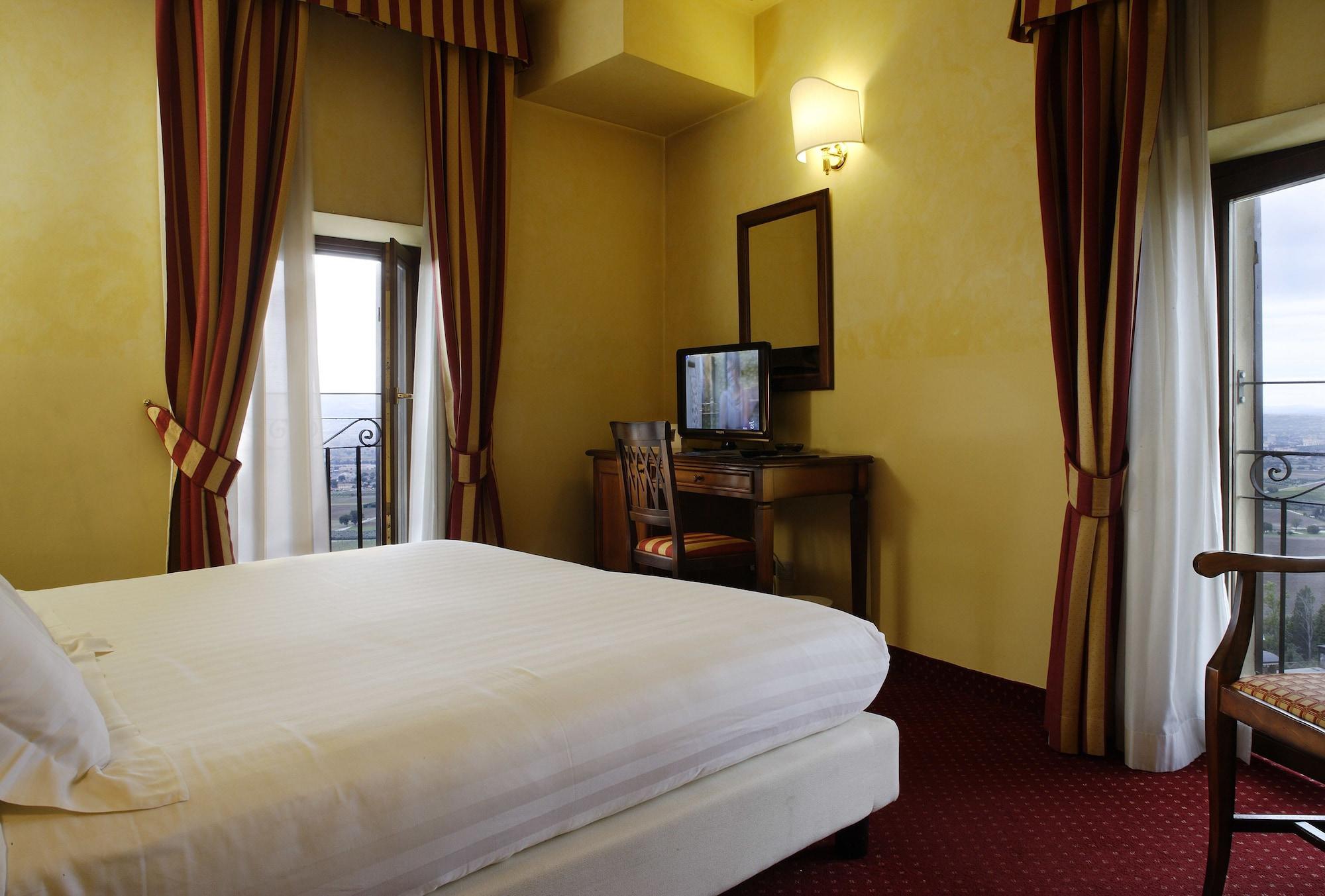 Giotto Hotel & Spa Асизи Екстериор снимка