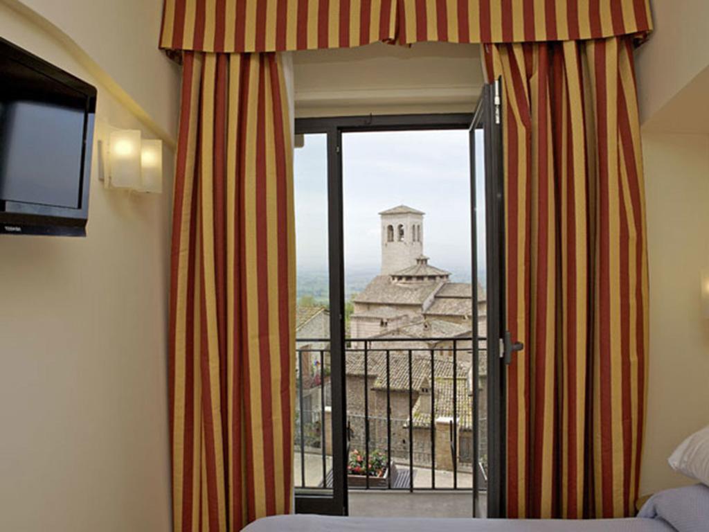 Giotto Hotel & Spa Асизи Стая снимка