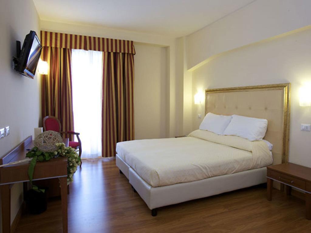 Giotto Hotel & Spa Асизи Стая снимка