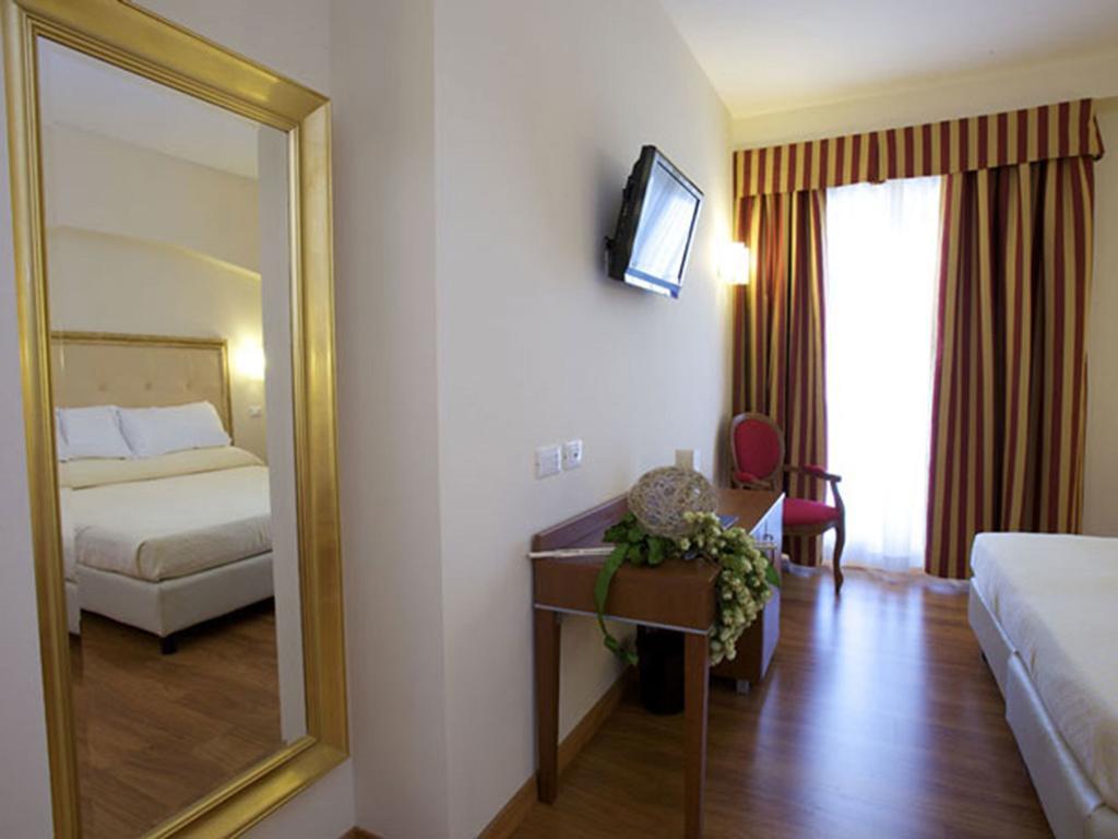Giotto Hotel & Spa Асизи Стая снимка